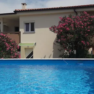 Nadia Apartman